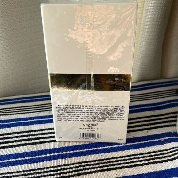 NIB CHANEL No 5 Body Lotion Emulsion Pour Le Corps 7 Fl Oz NEW and SEALED - Picture 5 of 5